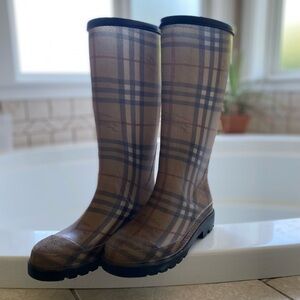 Burberry rain boots size 37